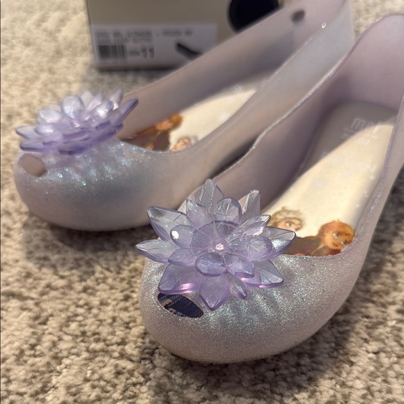 Mel by Melissa Kids Dress Shoes in Iridescent White with Purple Flower - Picture 1 of 6